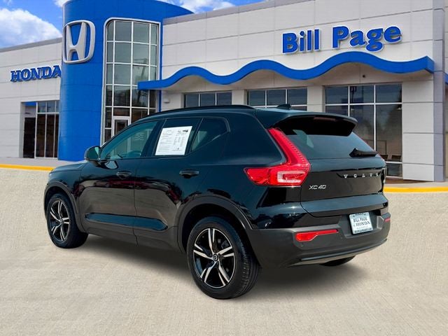 2023 Volvo XC40 B5 Plus Dark Theme
