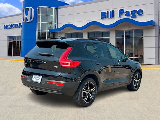 2023 Volvo XC40 B5 Plus Dark Theme